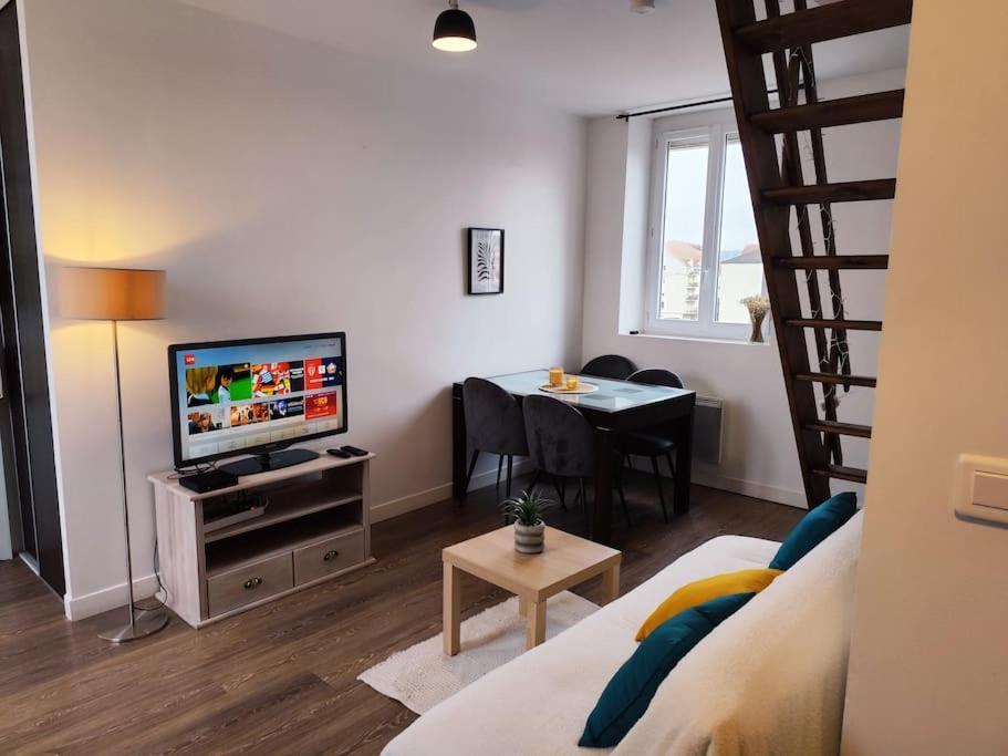 Appartement Duplex - Proche Gare & Centre à Compiègne Extérieur photo