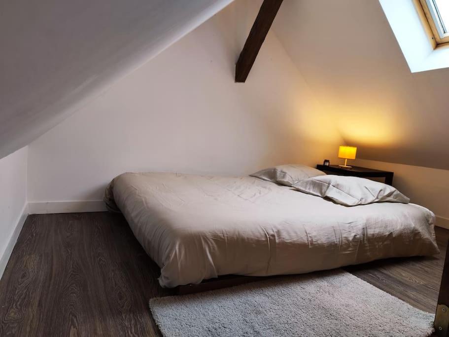 Appartement Duplex - Proche Gare & Centre à Compiègne Extérieur photo